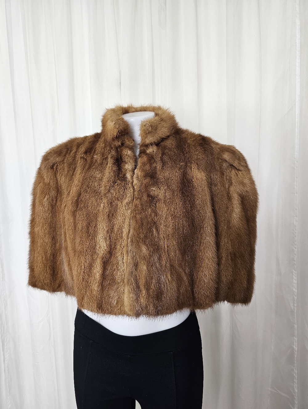 Vintage J Reznik Furrier Classic Brown Fur Capelet Cape Glam Luxe Medium
